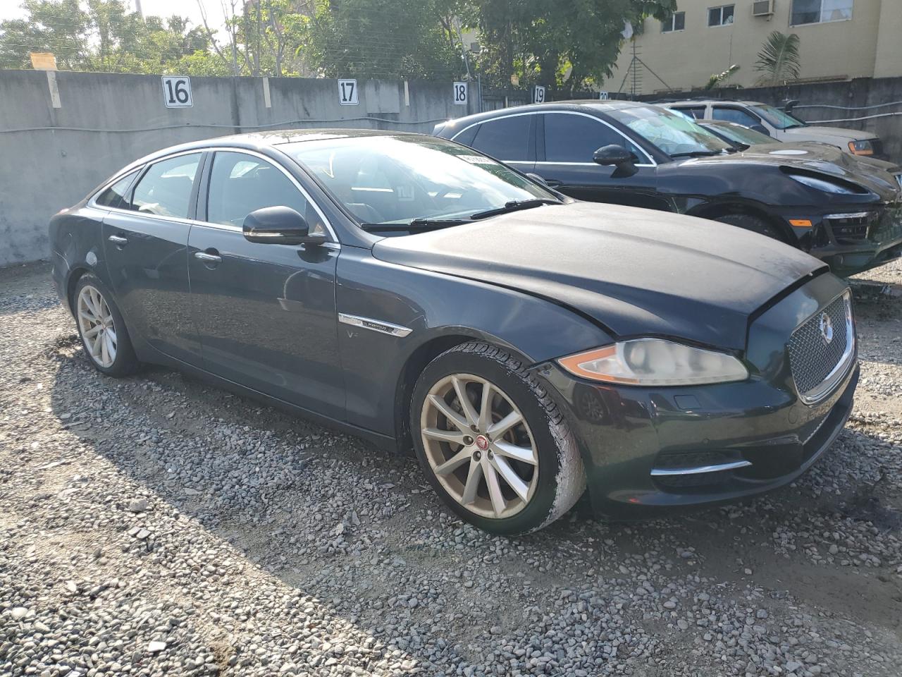 Photo 3 VIN: SAJWA1CB2CLV38665 - JAGUAR XJ 