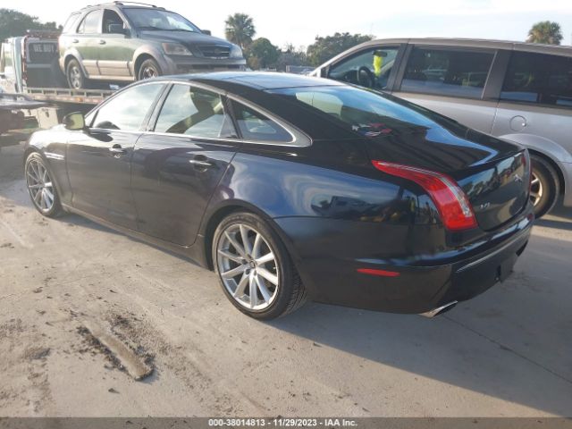 Photo 2 VIN: SAJWA1CB3CLV30638 - JAGUAR XJ 