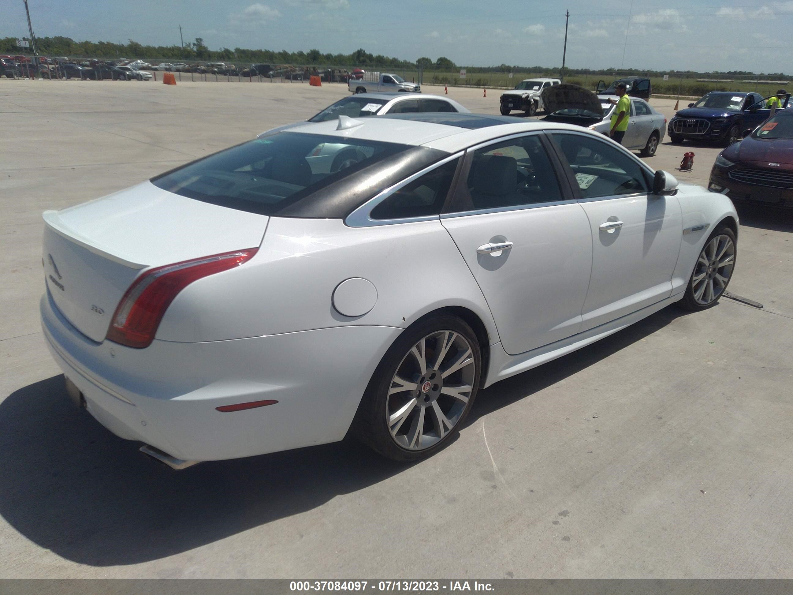 Photo 3 VIN: SAJWA1CZ5F8V88285 - JAGUAR XJ 