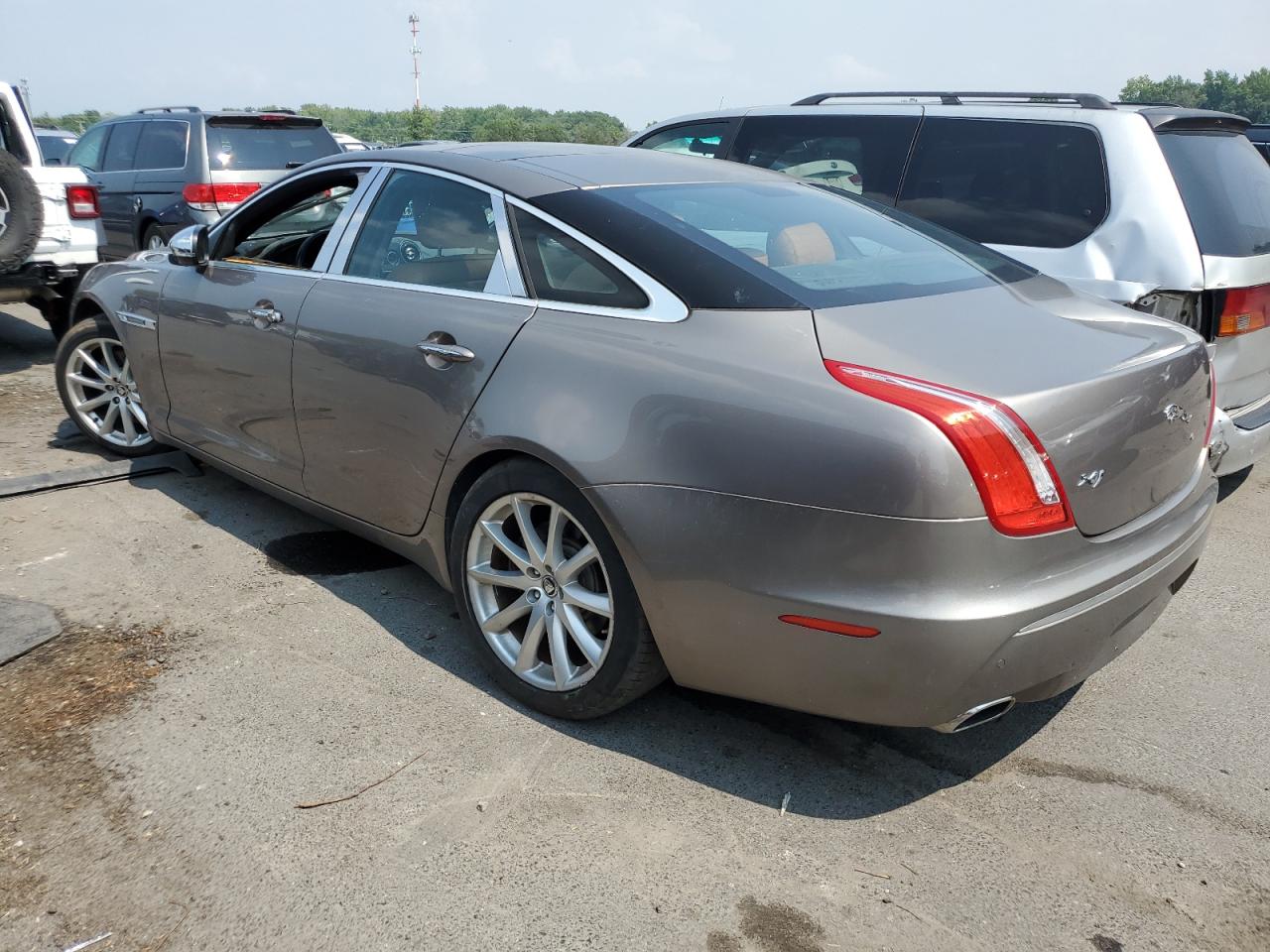 Photo 1 VIN: SAJWA1CZ8F8V81654 - JAGUAR XJ 