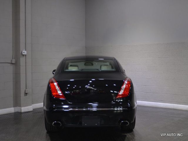 Photo 9 VIN: SAJWA1GE8BMV17431 - JAGUAR XJ 