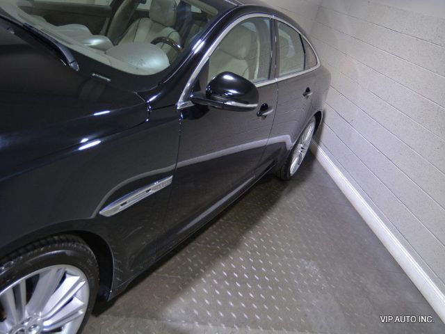 Photo 5 VIN: SAJWA1GE8BMV17431 - JAGUAR XJ 