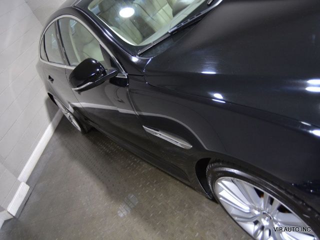 Photo 4 VIN: SAJWA1GE8BMV17431 - JAGUAR XJ 