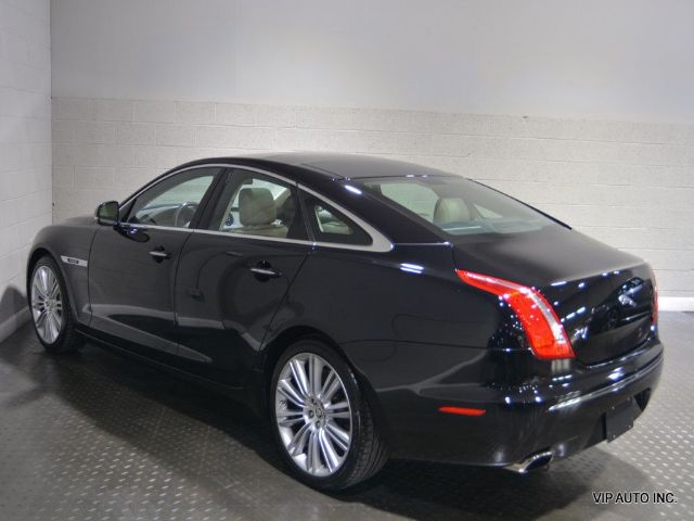 Photo 2 VIN: SAJWA1GE8BMV17431 - JAGUAR XJ 