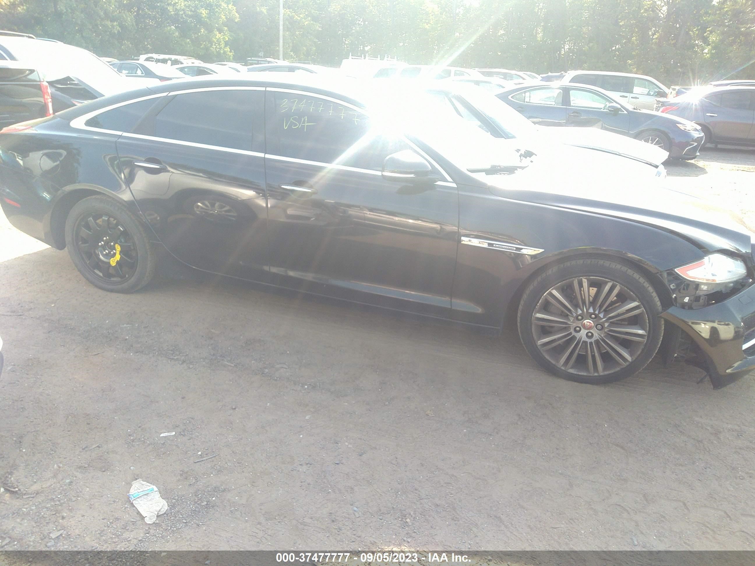 Photo 12 VIN: SAJWA1GT5EMV64855 - JAGUAR XJ 