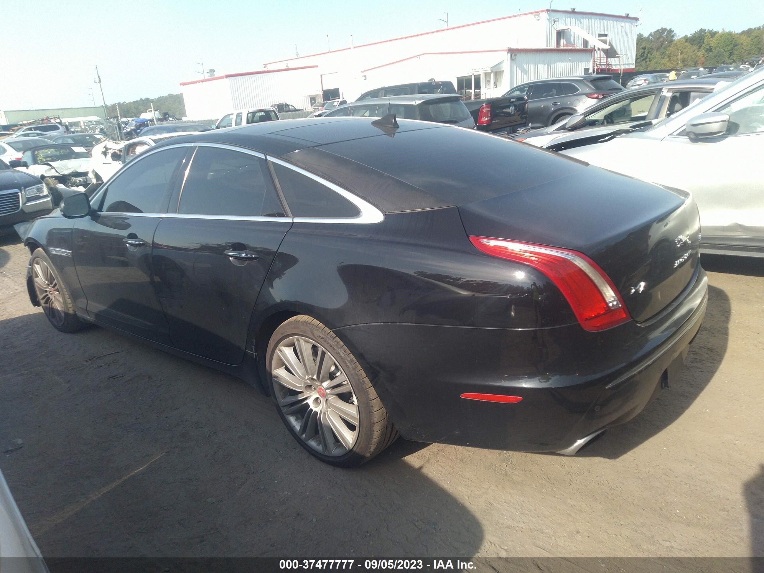 Photo 2 VIN: SAJWA1GT5EMV64855 - JAGUAR XJ 