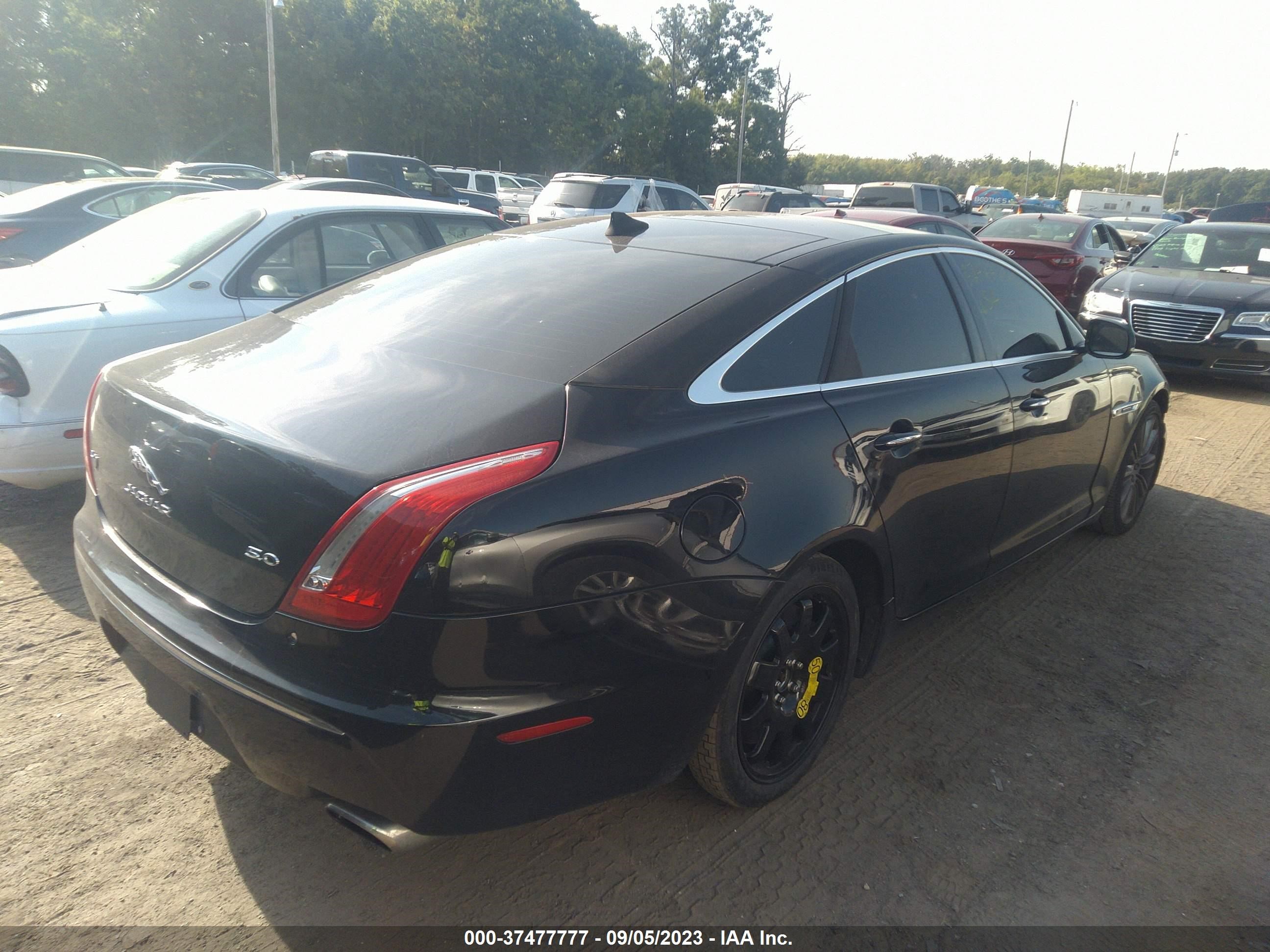 Photo 3 VIN: SAJWA1GT5EMV64855 - JAGUAR XJ 