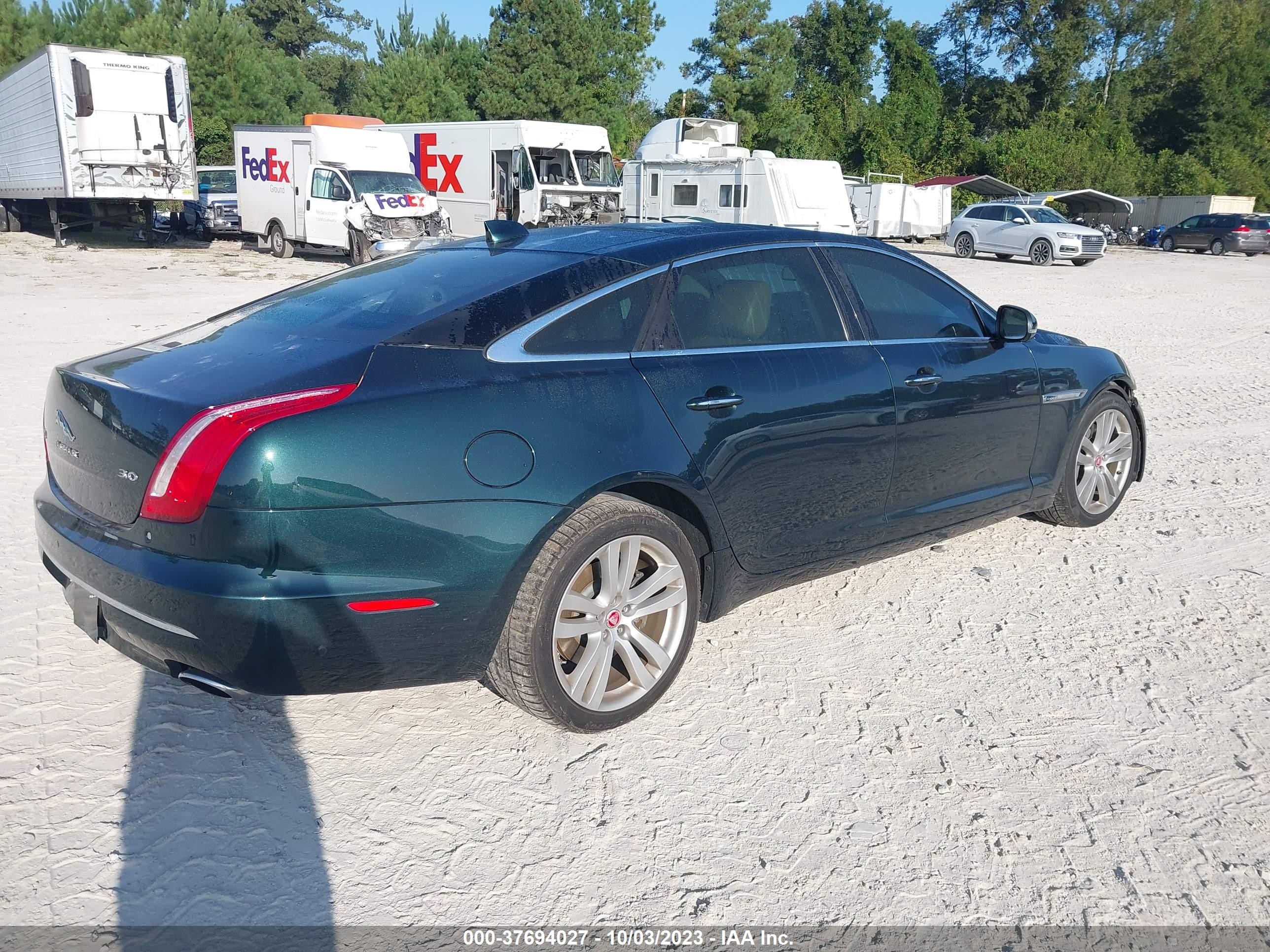 Photo 3 VIN: SAJWA2G71G8V98070 - JAGUAR XJ 