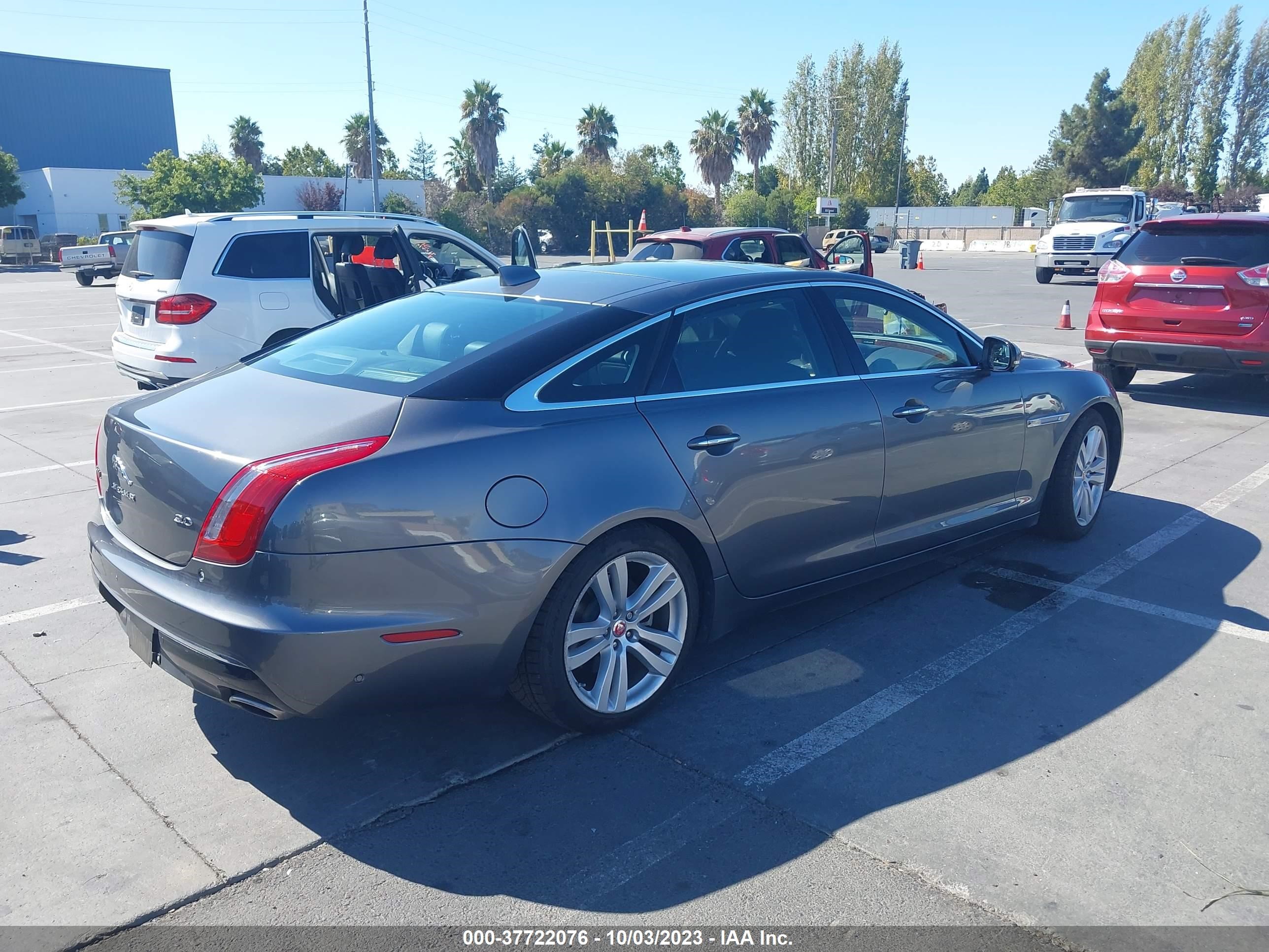 Photo 3 VIN: SAJWA2G72G8V96814 - JAGUAR XJ 