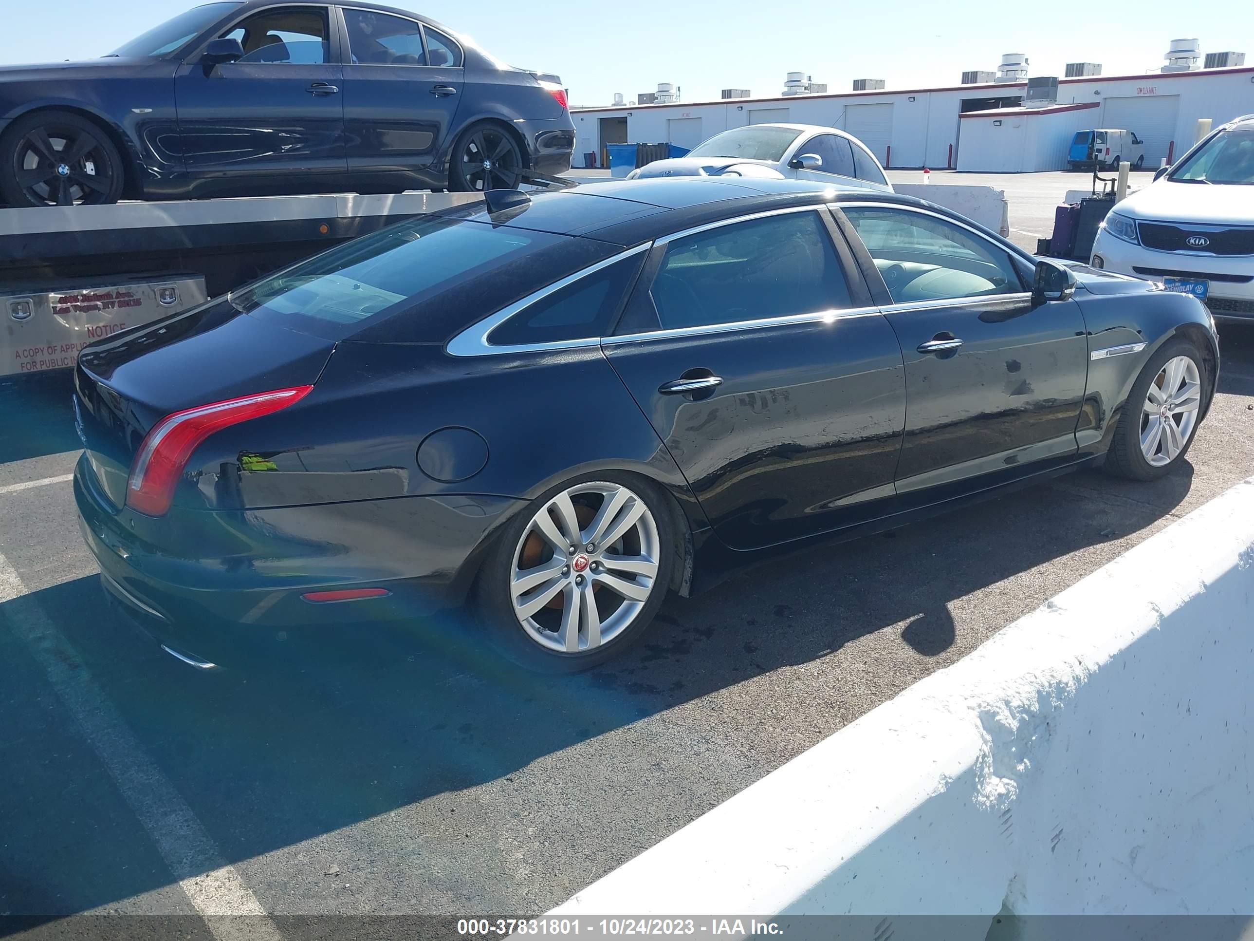 Photo 3 VIN: SAJWA2G78G8W01353 - JAGUAR XJ 