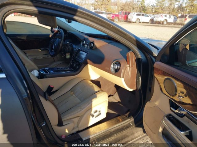 Photo 4 VIN: SAJWA2GB0BLV14556 - JAGUAR XJ 