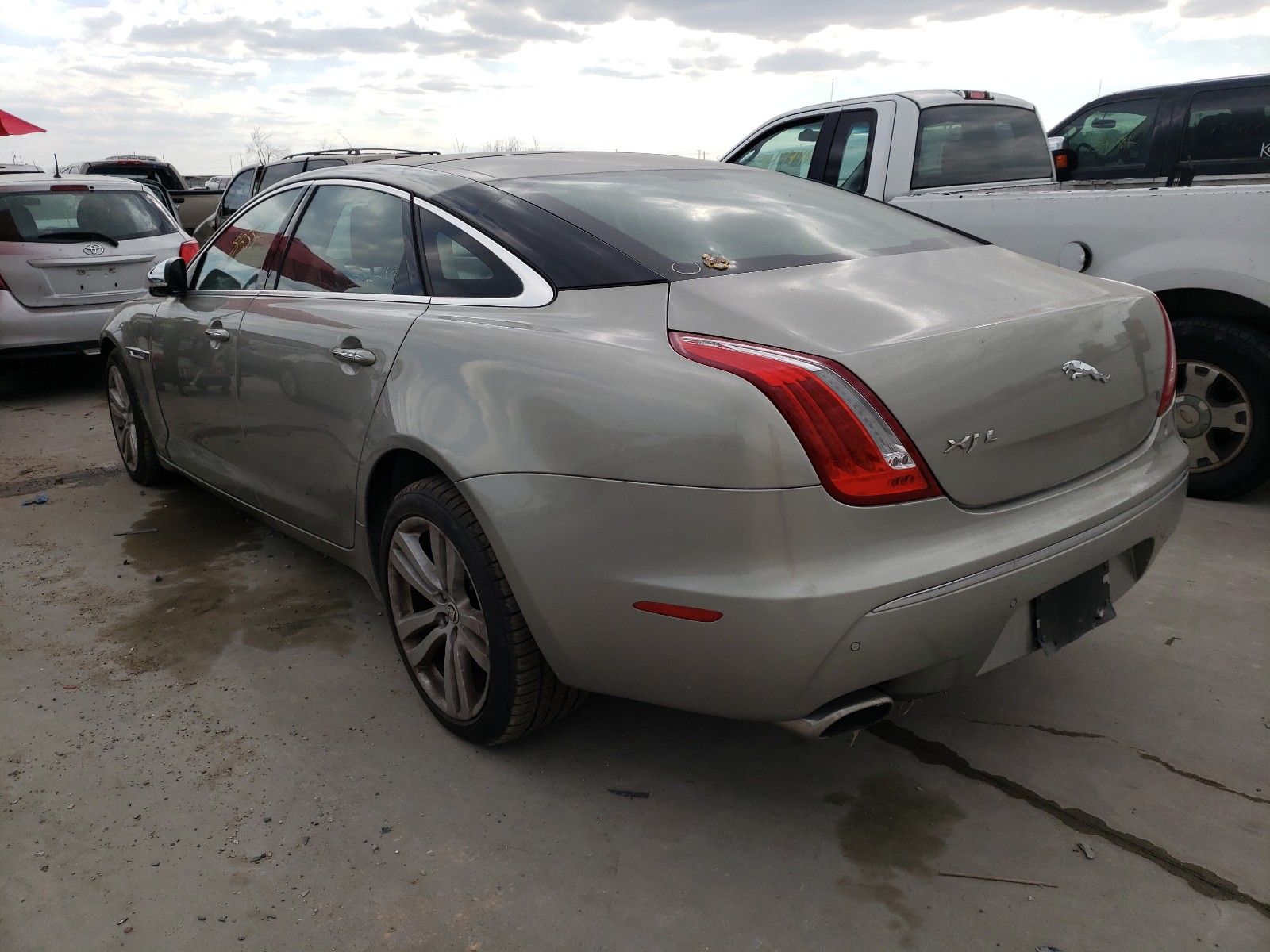 Photo 2 VIN: SAJWA2GB0CLV23517 - JAGUAR XJL 