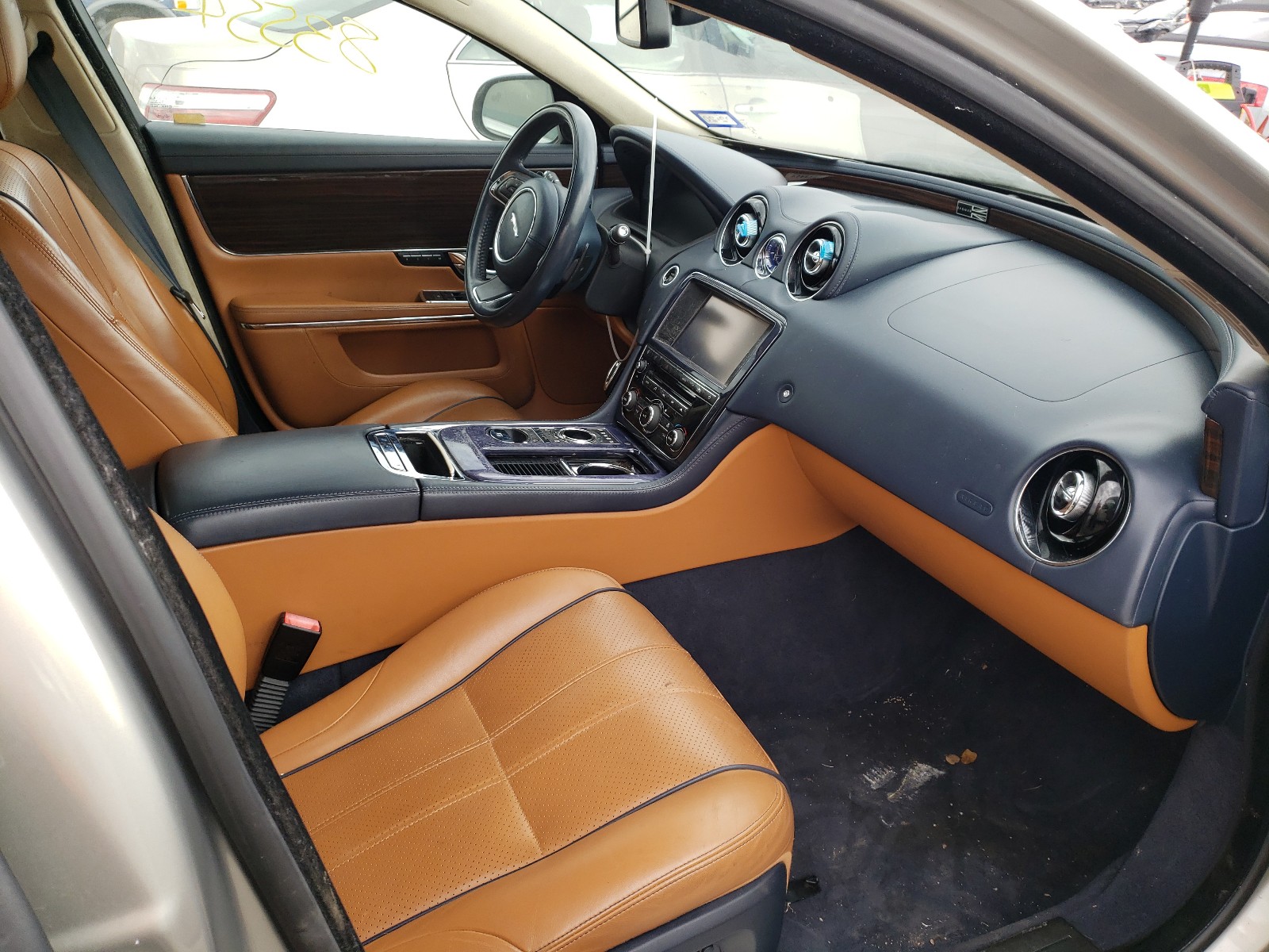 Photo 4 VIN: SAJWA2GB0CLV23517 - JAGUAR XJL 