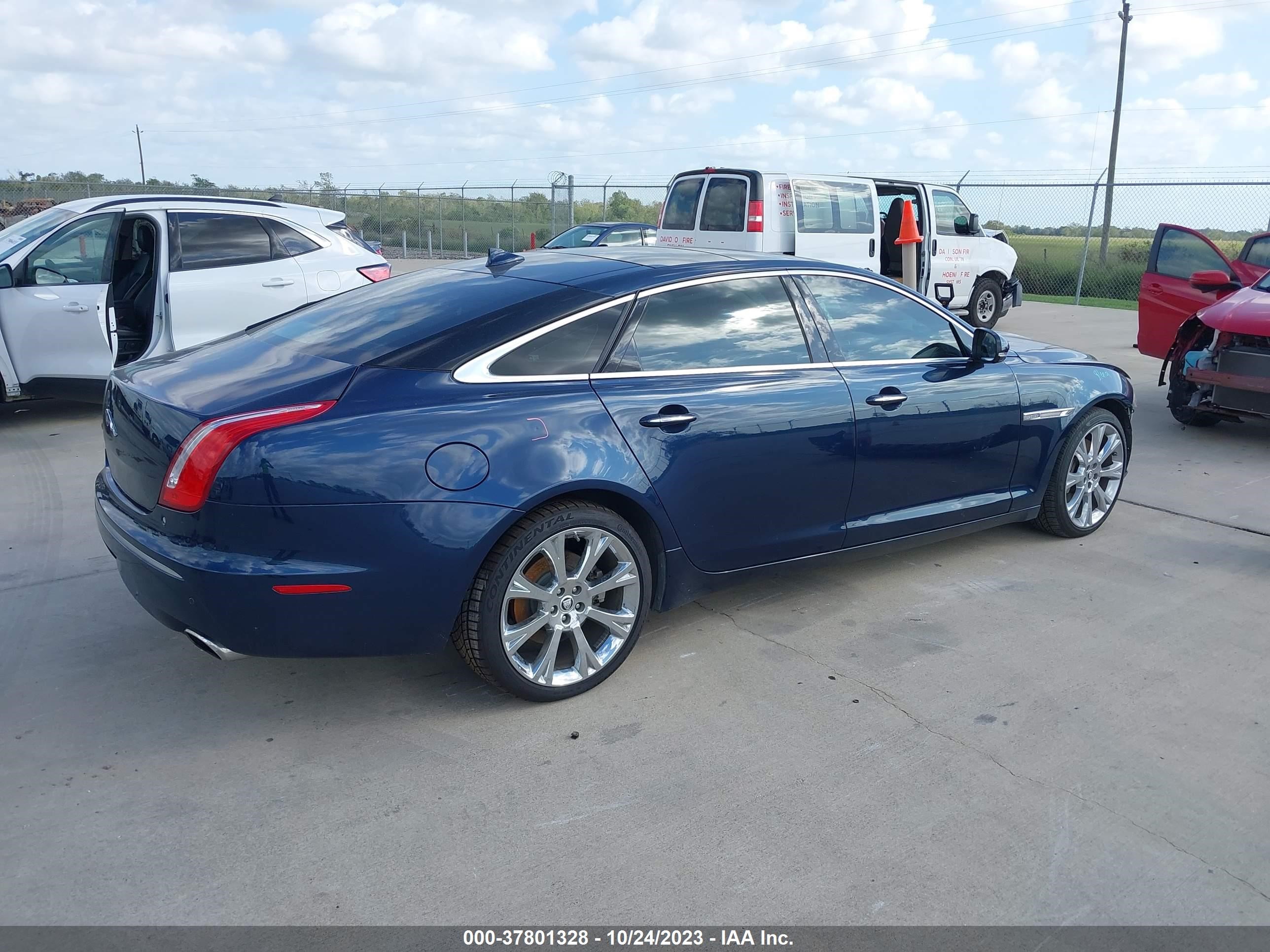 Photo 3 VIN: SAJWA2GB0DLV41209 - JAGUAR XJ 