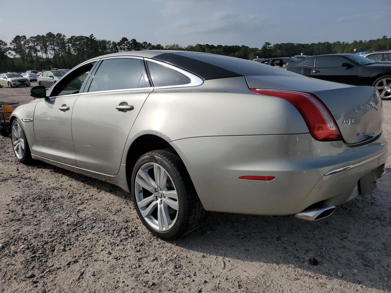 Photo 1 VIN: SAJWA2GB1BLV01413 - JAGUAR XJ 