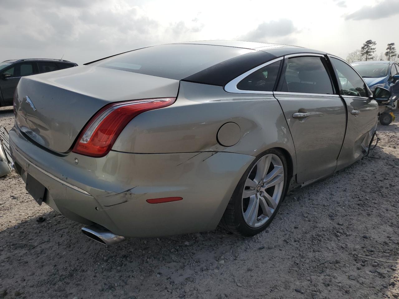 Photo 2 VIN: SAJWA2GB1BLV01413 - JAGUAR XJ 