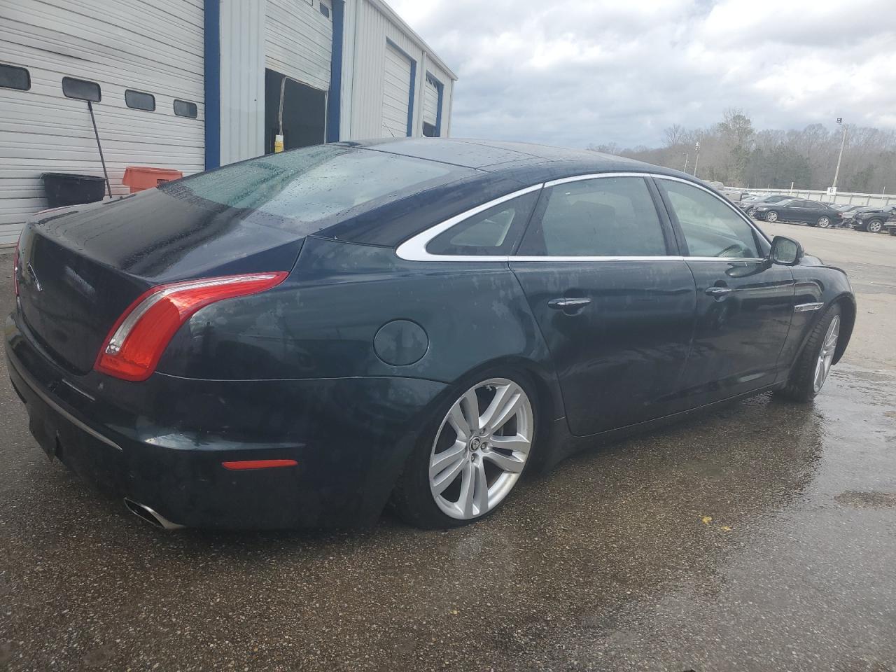 Photo 2 VIN: SAJWA2GB2BLV01811 - JAGUAR XJ 