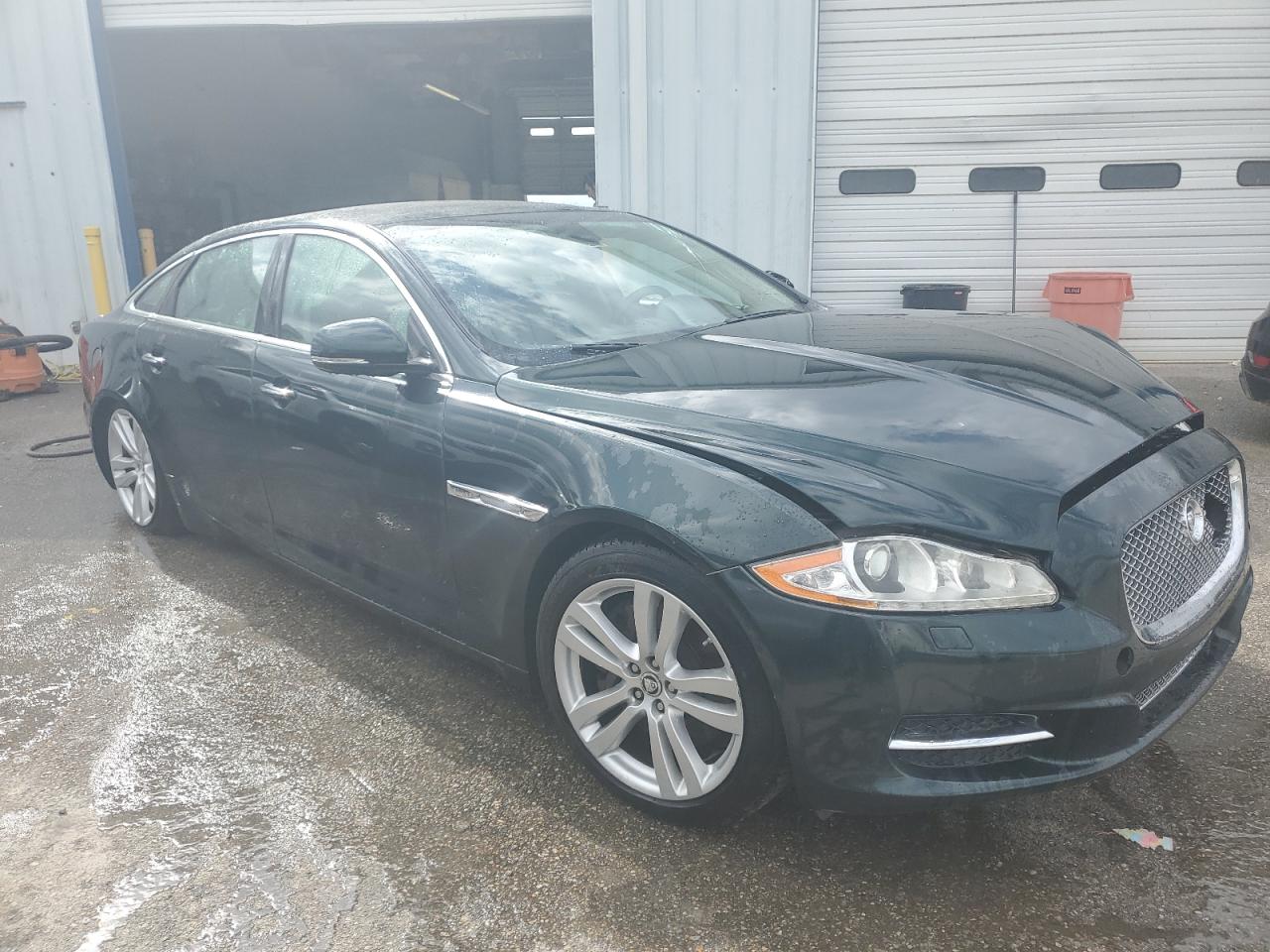 Photo 3 VIN: SAJWA2GB2BLV01811 - JAGUAR XJ 