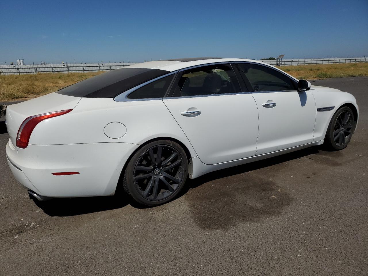 Photo 2 VIN: SAJWA2GB2BLV04823 - JAGUAR XJ 