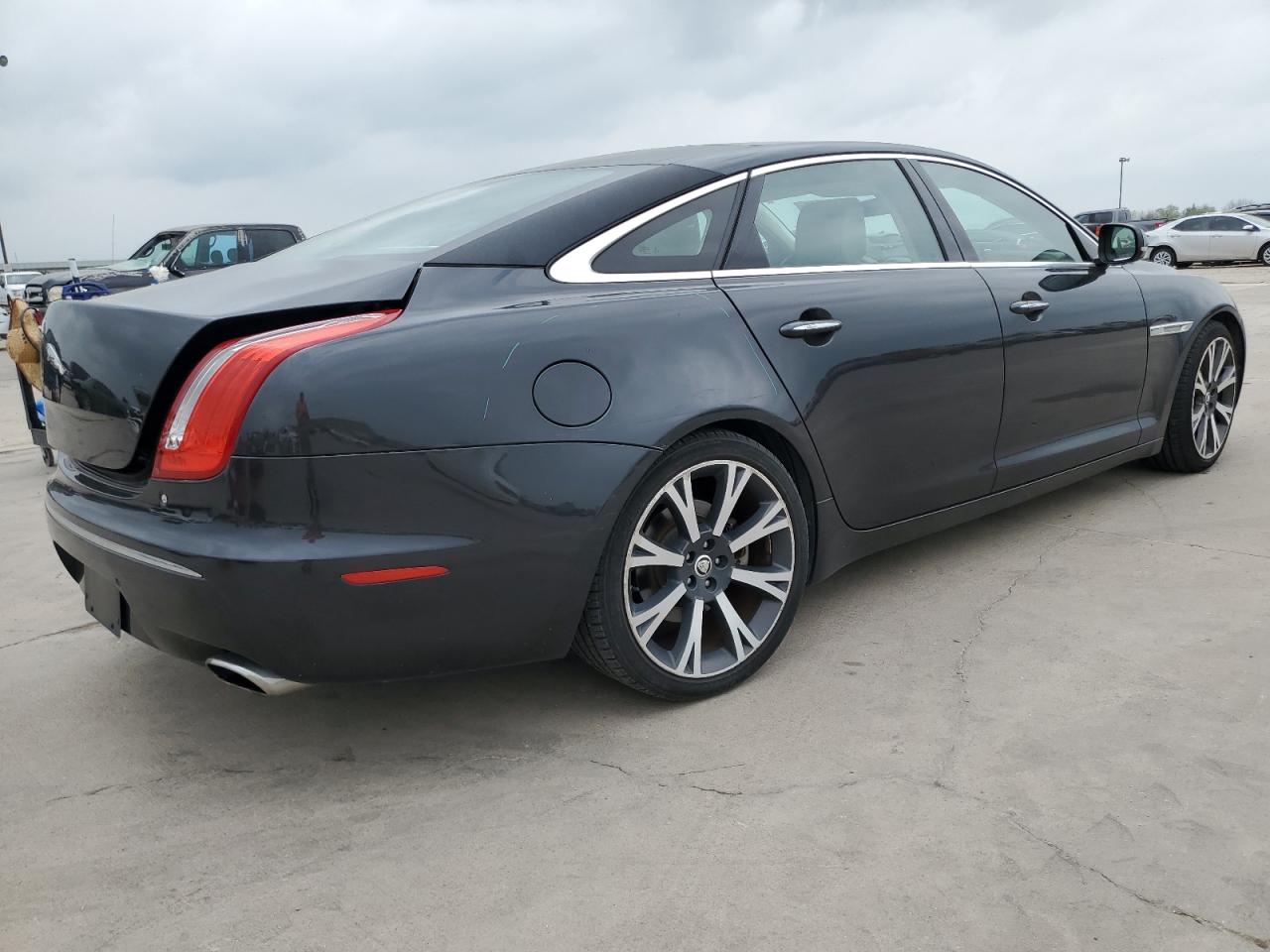 Photo 2 VIN: SAJWA2GB2BLV13313 - JAGUAR XJ 