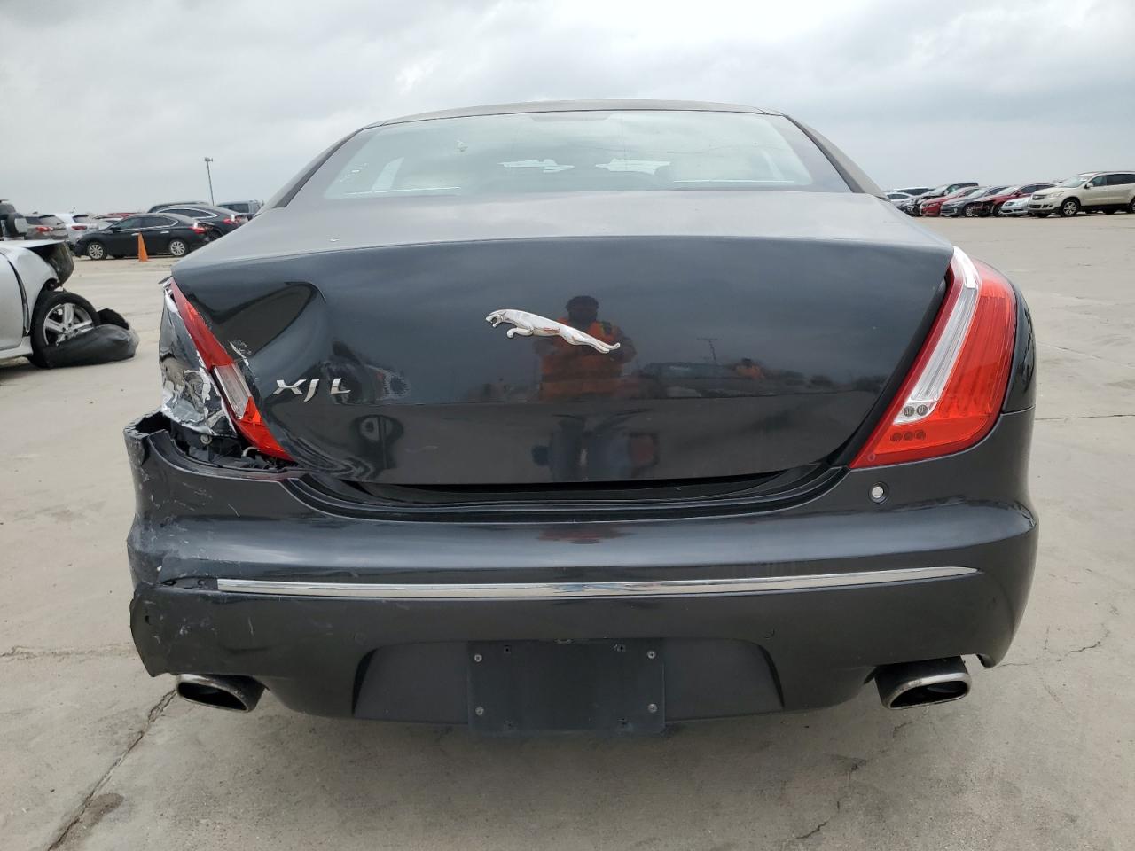 Photo 5 VIN: SAJWA2GB2BLV13313 - JAGUAR XJ 