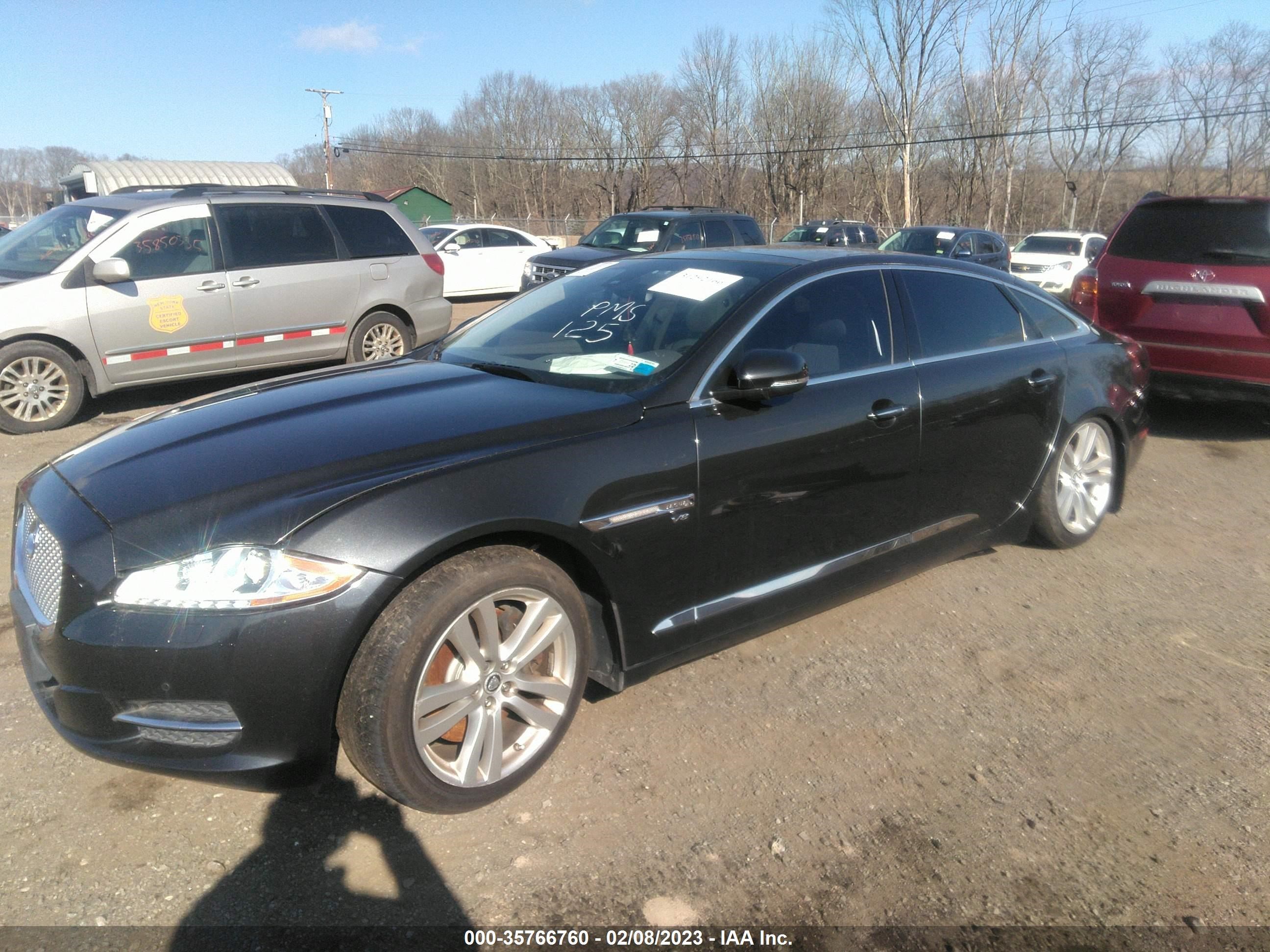 Photo 1 VIN: SAJWA2GB3BLV18004 - JAGUAR XJ 