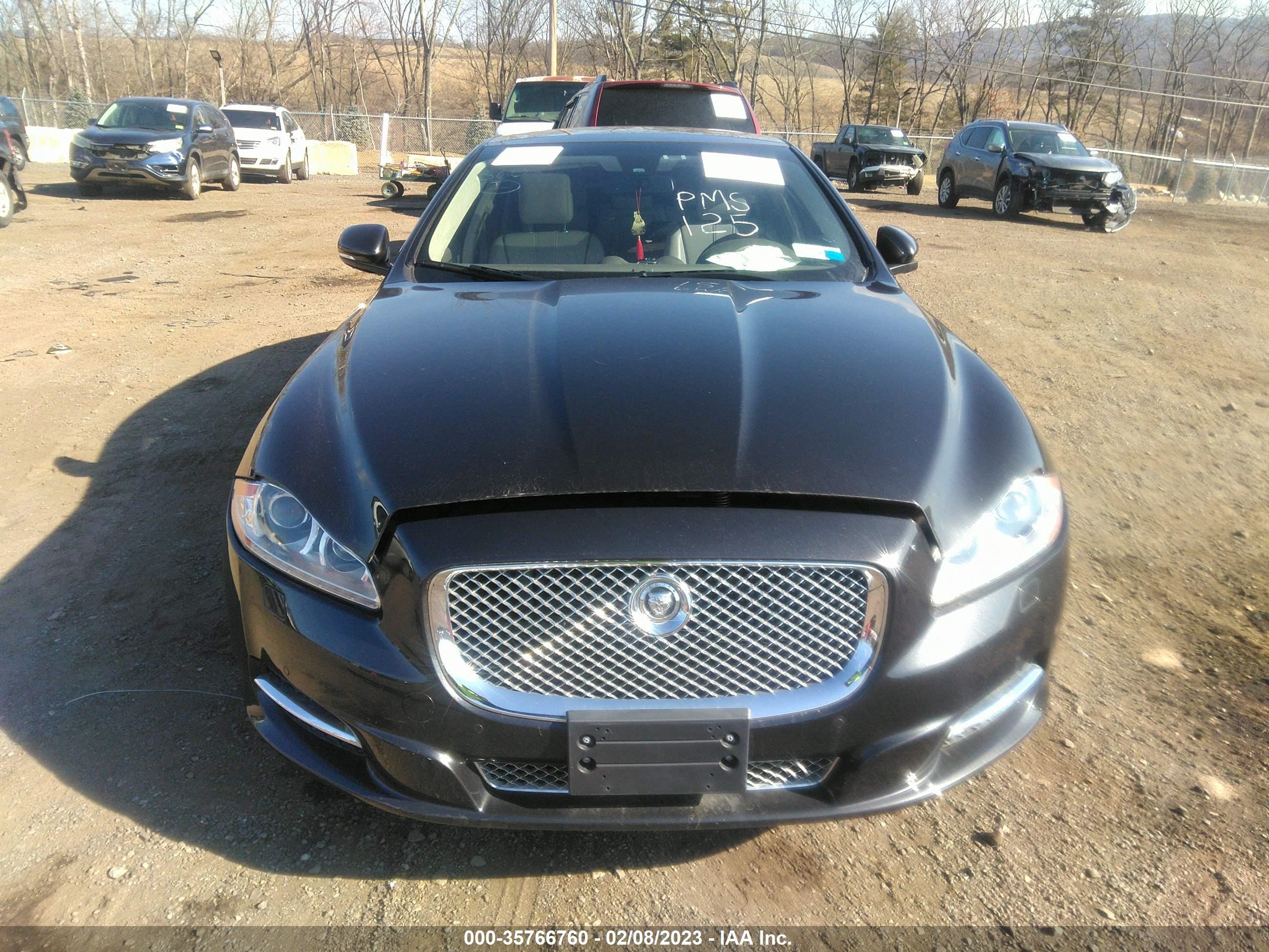 Photo 5 VIN: SAJWA2GB3BLV18004 - JAGUAR XJ 