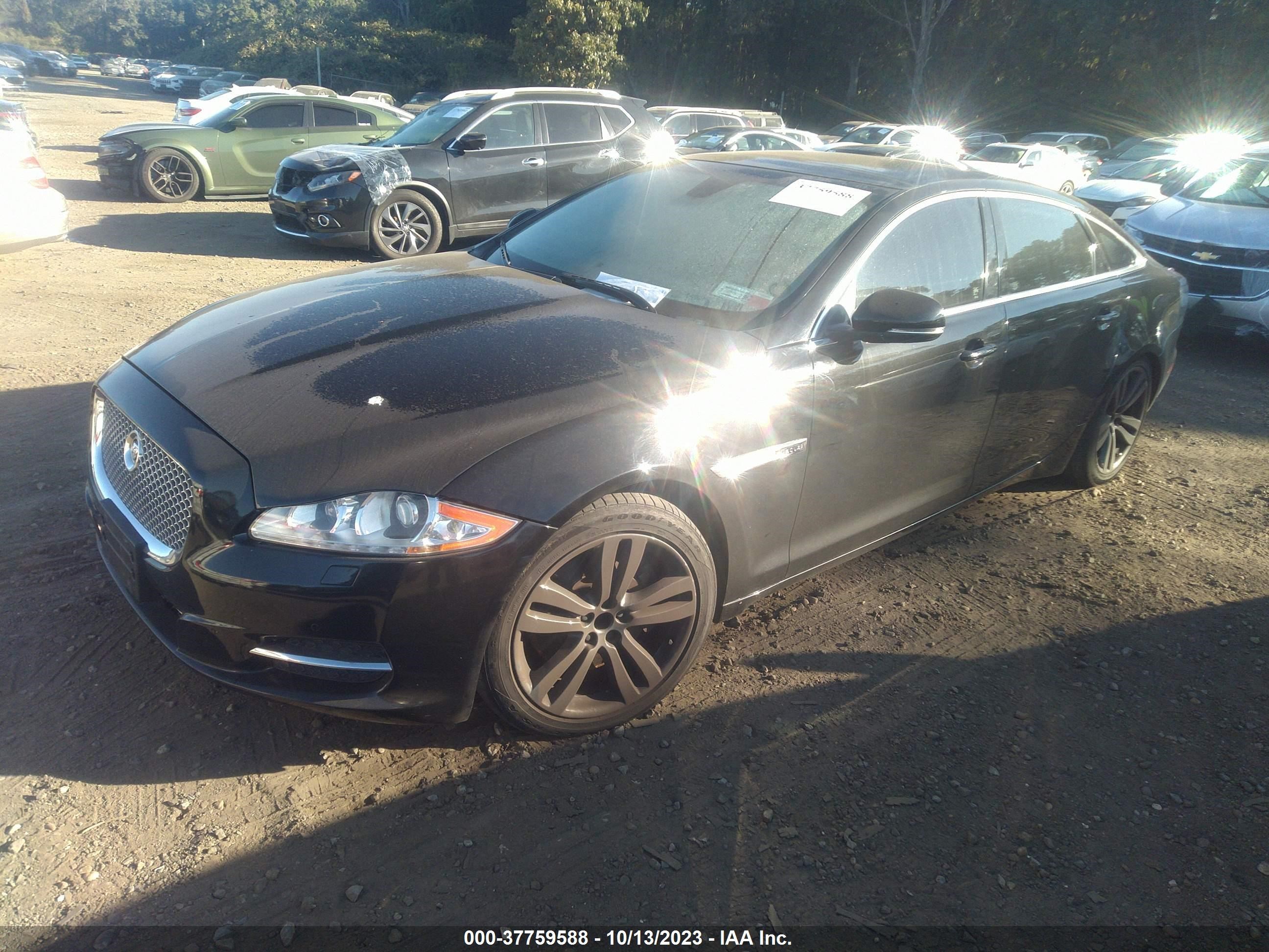 Photo 1 VIN: SAJWA2GB4BLV09974 - JAGUAR XJ 