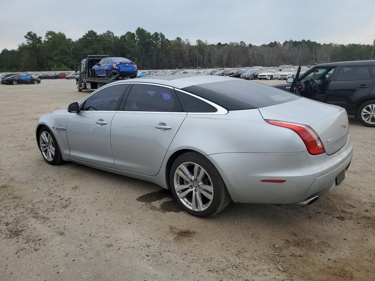 Photo 1 VIN: SAJWA2GB4BLV14754 - JAGUAR XJ 