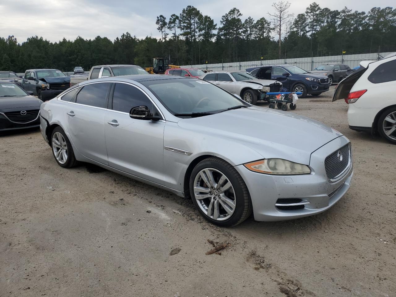 Photo 3 VIN: SAJWA2GB4BLV14754 - JAGUAR XJ 