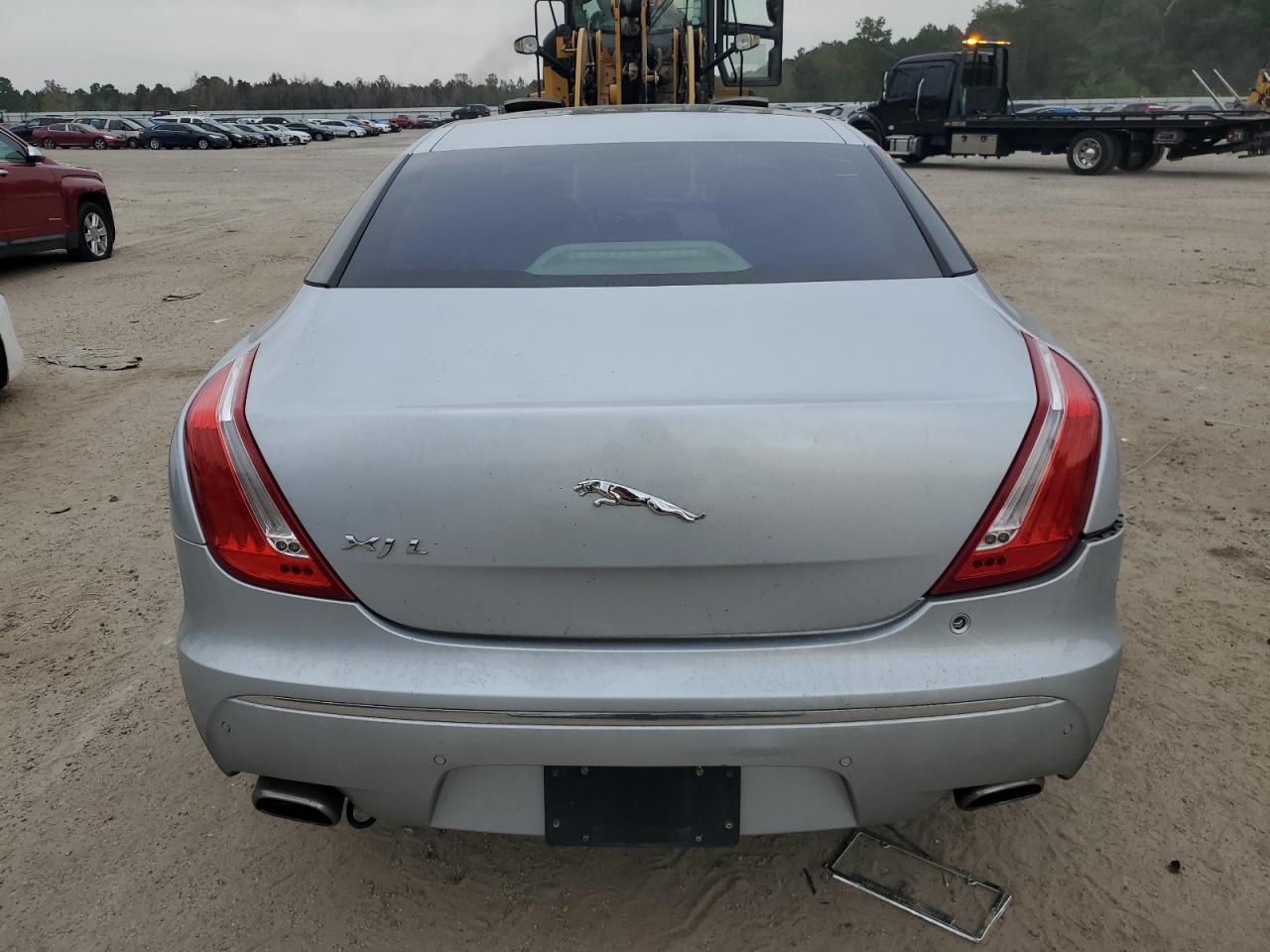 Photo 5 VIN: SAJWA2GB4BLV14754 - JAGUAR XJ 