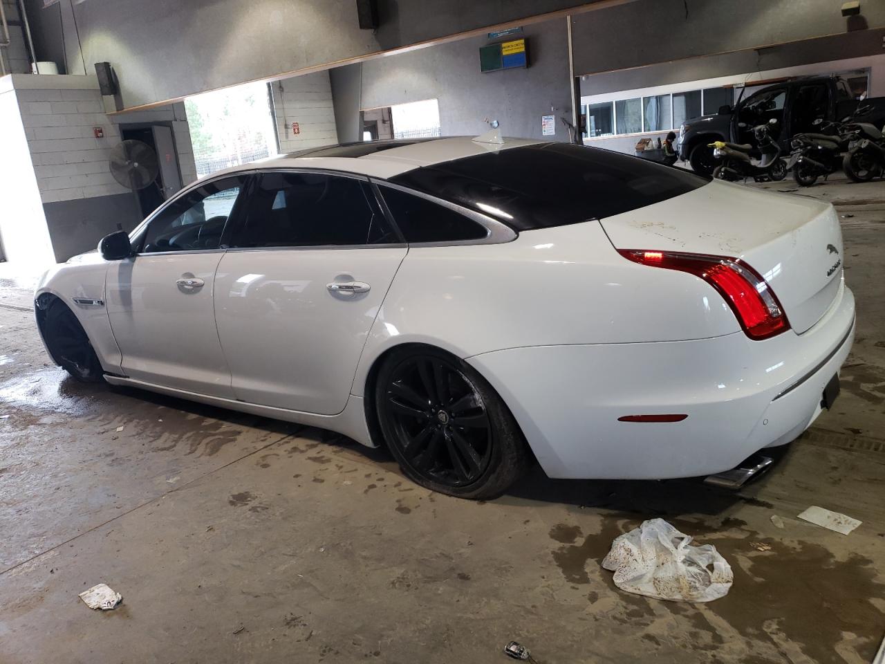 Photo 1 VIN: SAJWA2GB4DLV42475 - JAGUAR XJ 