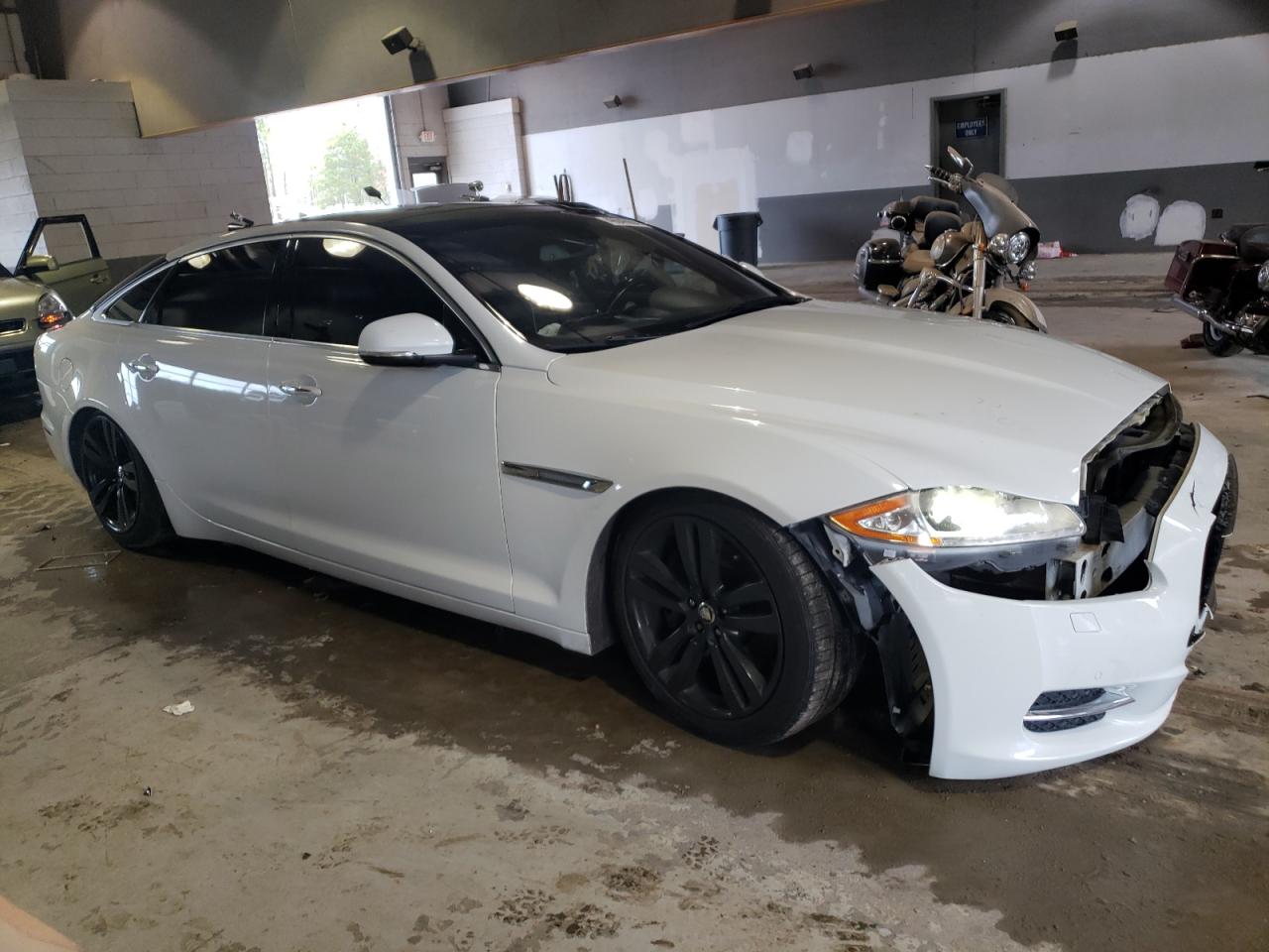 Photo 3 VIN: SAJWA2GB4DLV42475 - JAGUAR XJ 