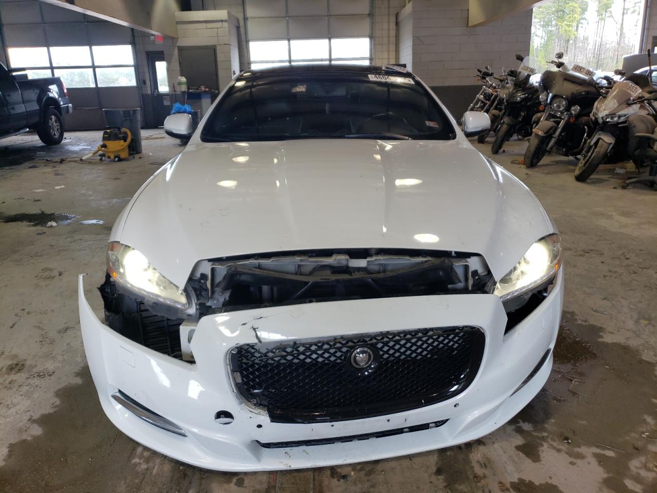 Photo 4 VIN: SAJWA2GB4DLV42475 - JAGUAR XJ 