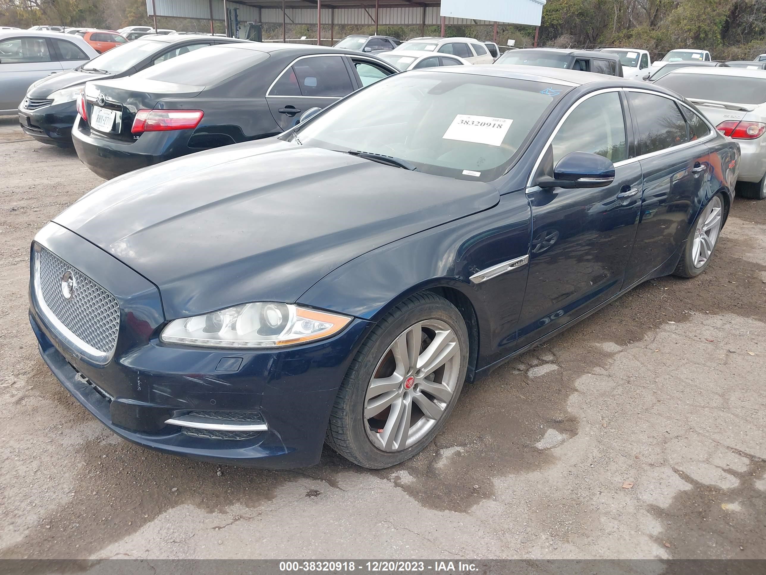 Photo 1 VIN: SAJWA2GB5BLV15833 - JAGUAR XJ 