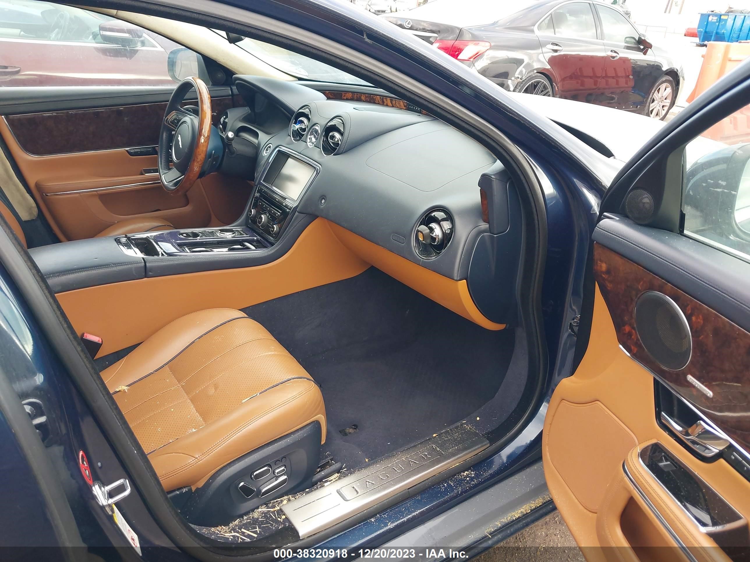 Photo 4 VIN: SAJWA2GB5BLV15833 - JAGUAR XJ 