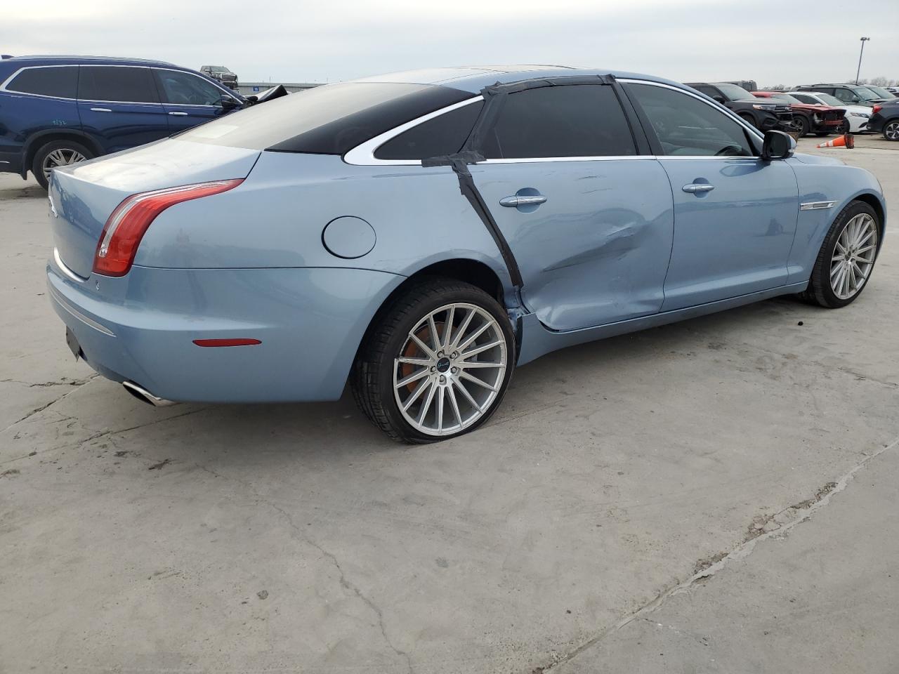 Photo 2 VIN: SAJWA2GB7BLV14599 - JAGUAR XJ 