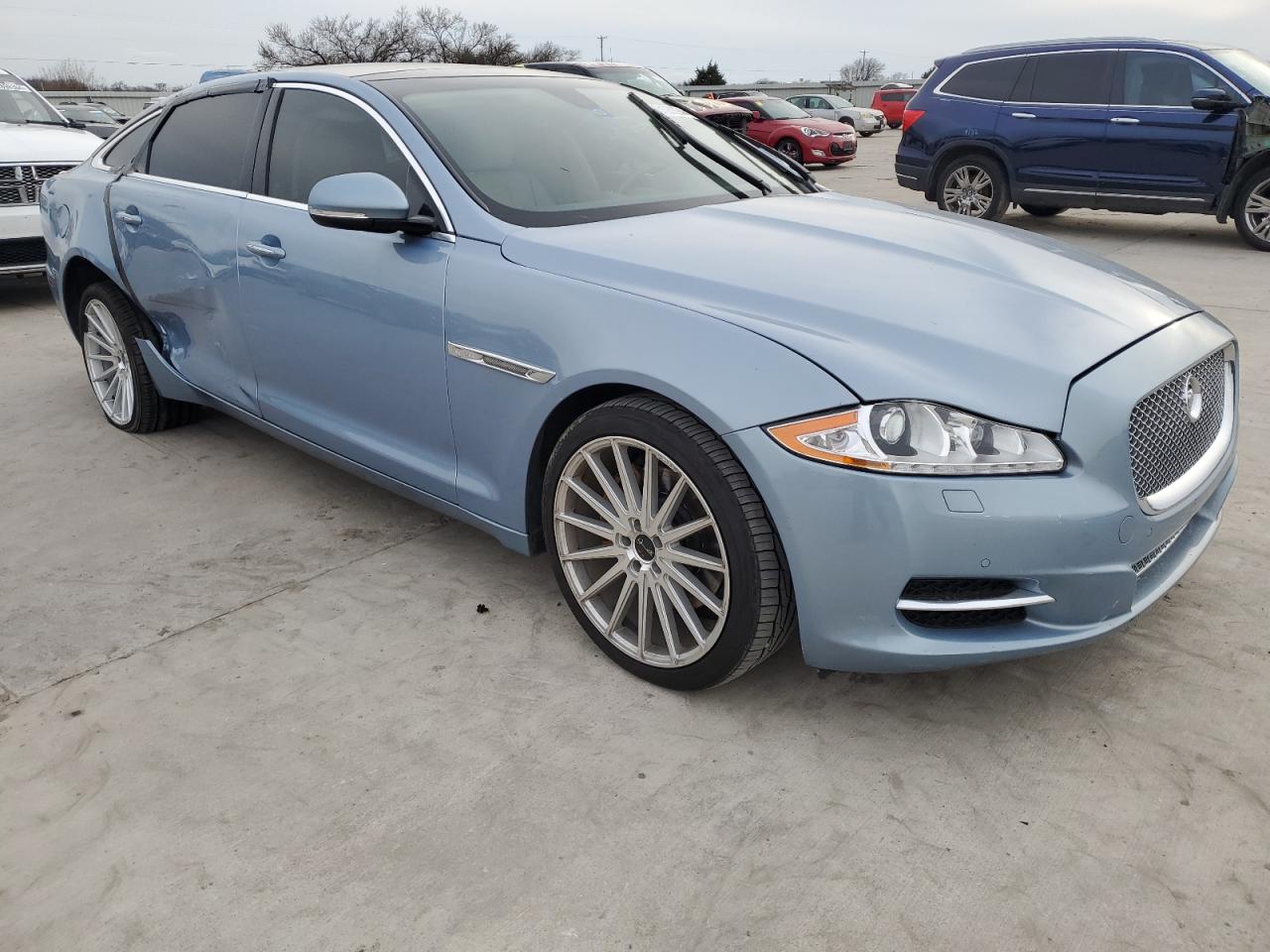 Photo 3 VIN: SAJWA2GB7BLV14599 - JAGUAR XJ 