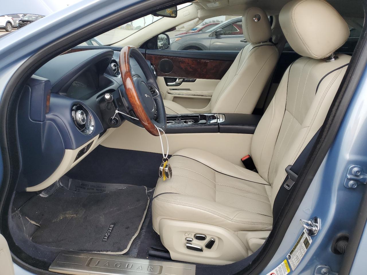 Photo 6 VIN: SAJWA2GB7BLV14599 - JAGUAR XJ 