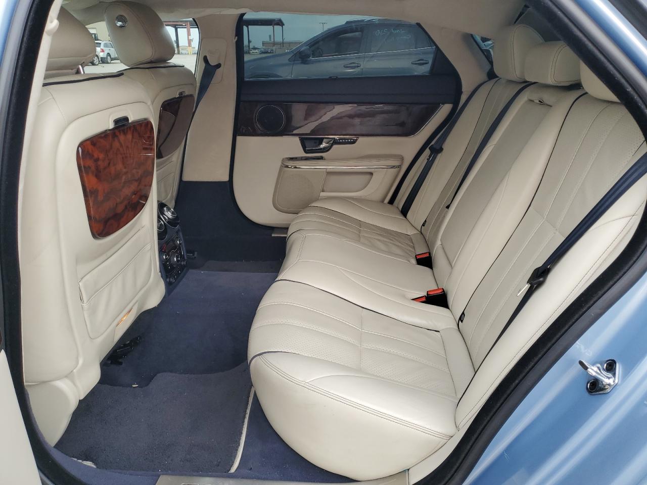 Photo 9 VIN: SAJWA2GB7BLV14599 - JAGUAR XJ 