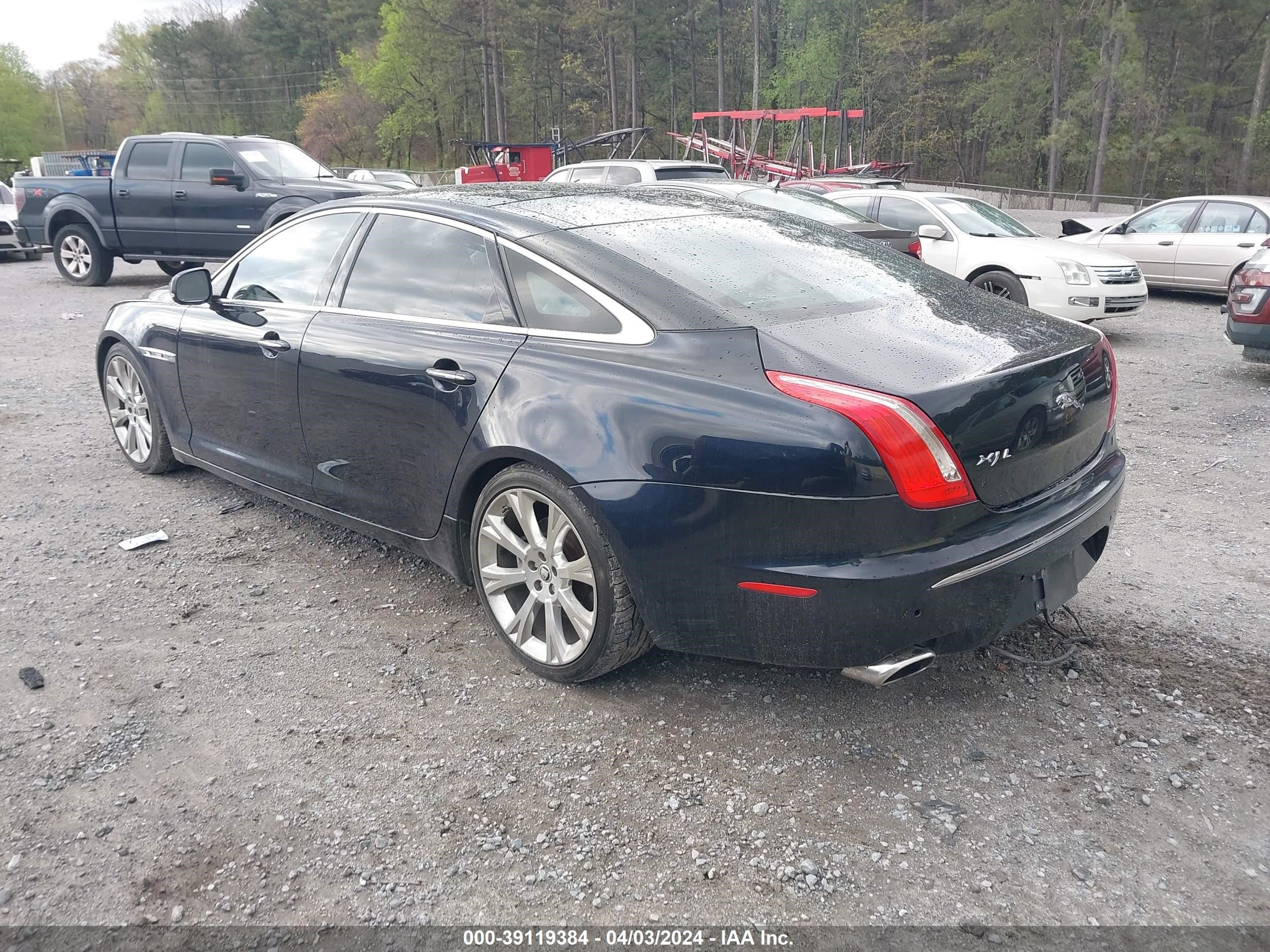 Photo 2 VIN: SAJWA2GB7CLV27824 - JAGUAR XJ 