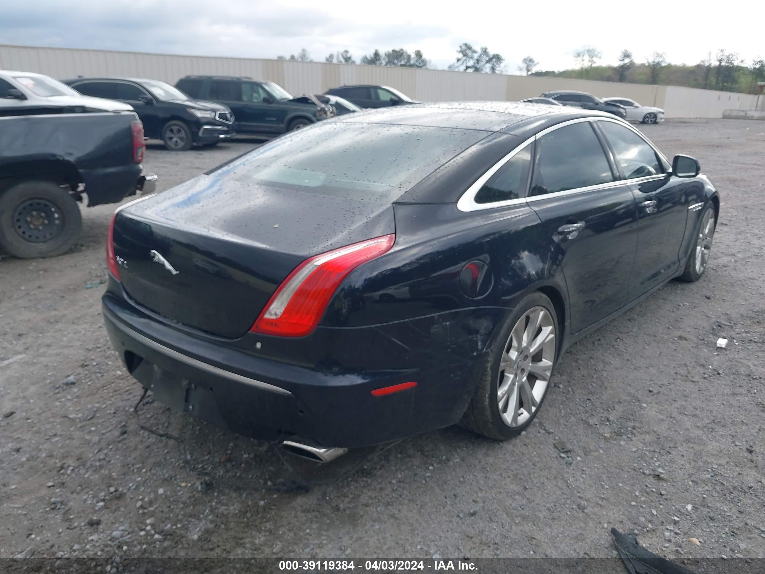 Photo 3 VIN: SAJWA2GB7CLV27824 - JAGUAR XJ 