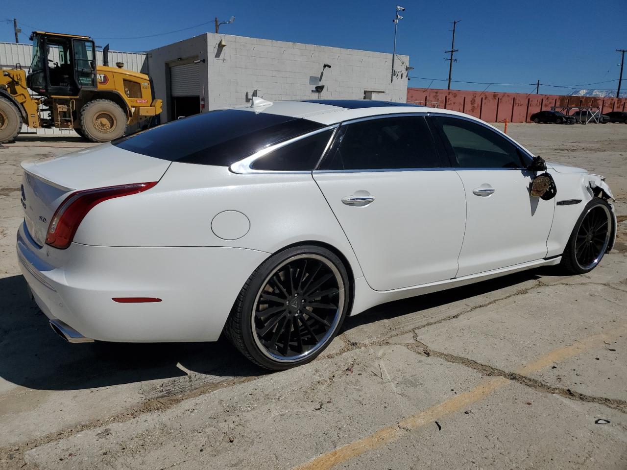 Photo 2 VIN: SAJWA2GT8DMV55135 - JAGUAR XJ 