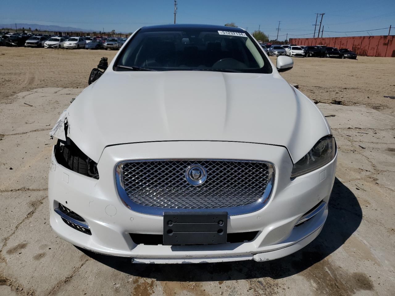 Photo 4 VIN: SAJWA2GT8DMV55135 - JAGUAR XJ 