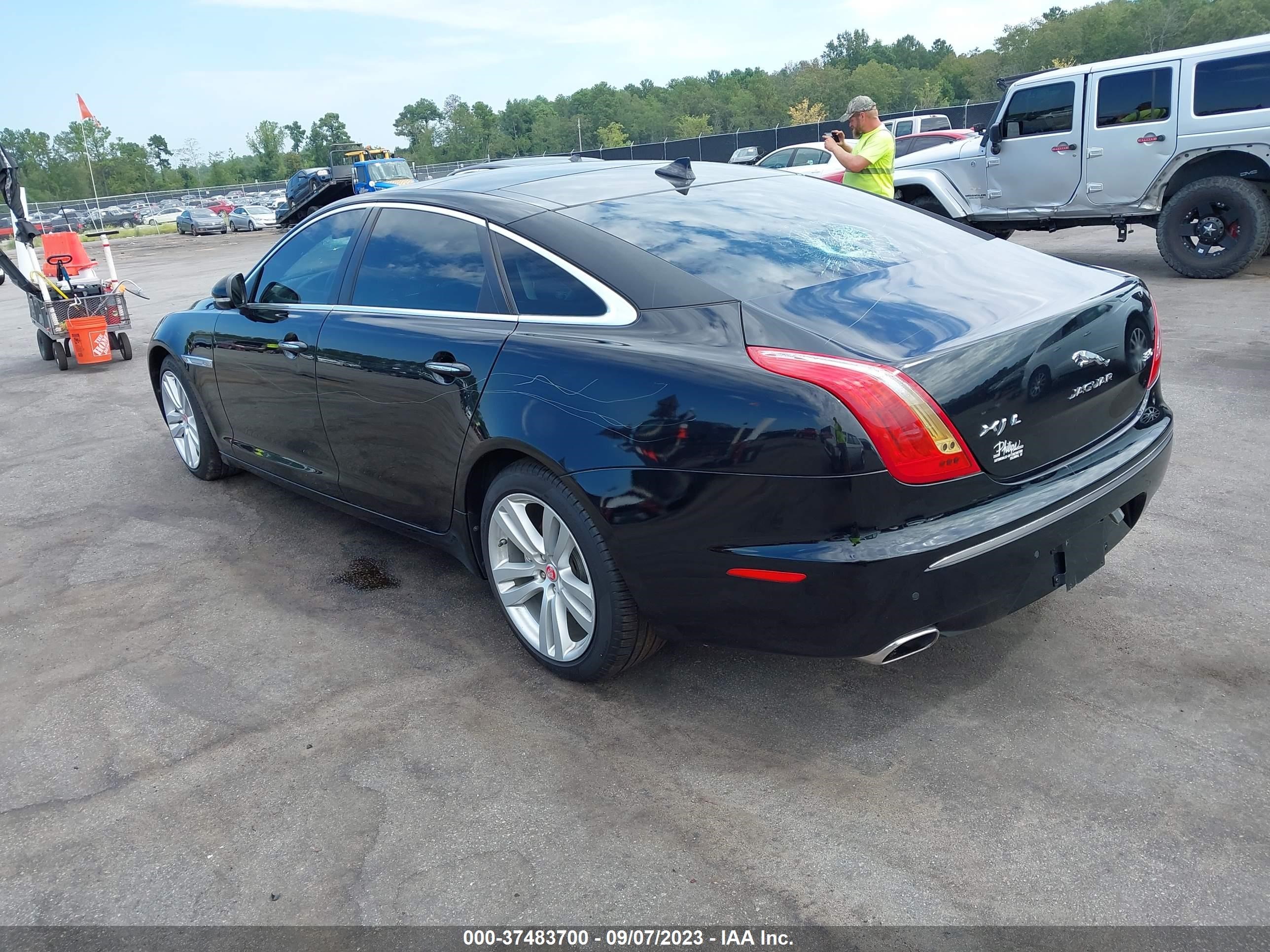 Photo 2 VIN: SAJWA2GZ3F8V80217 - JAGUAR XJ 