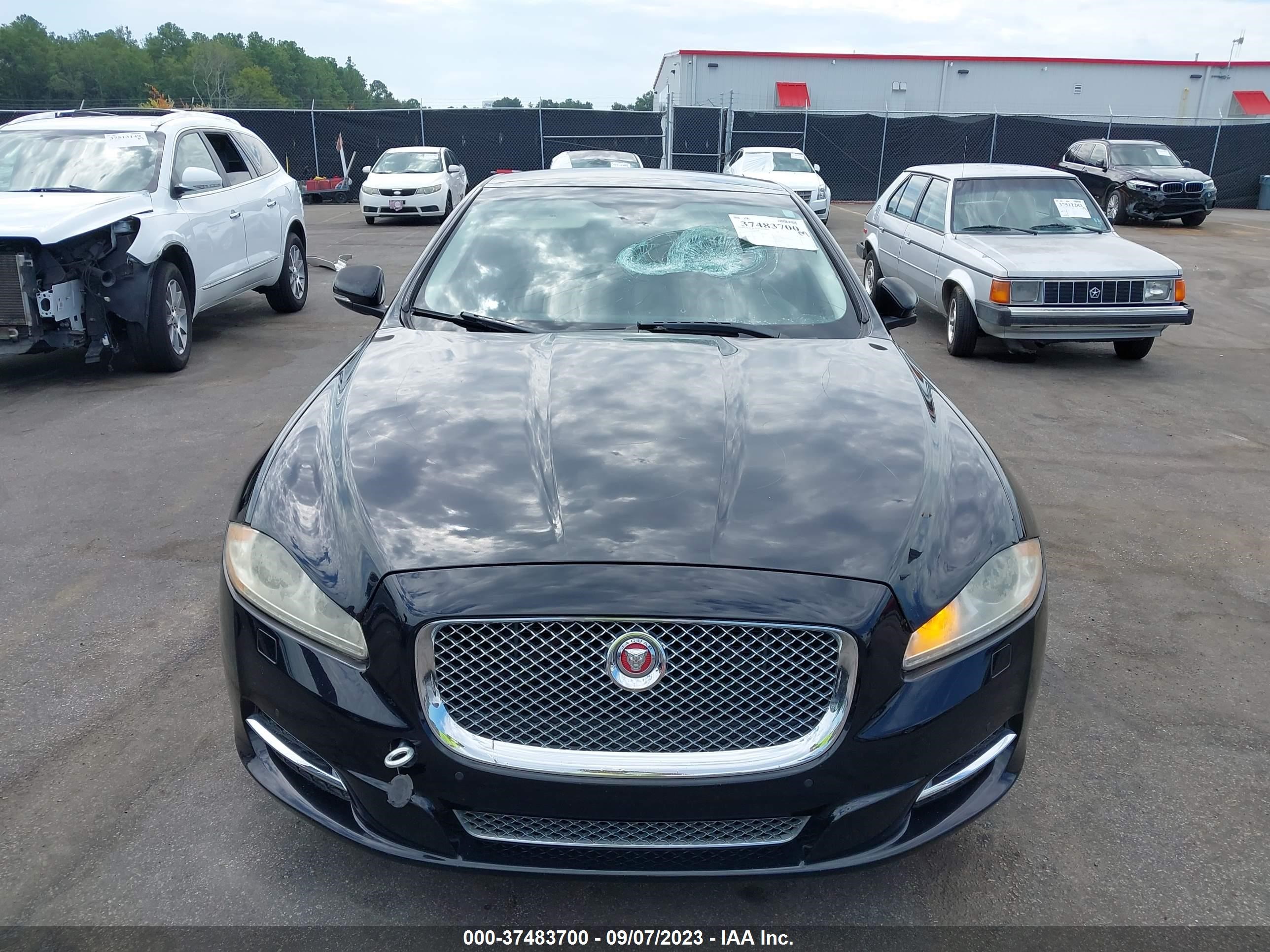 Photo 5 VIN: SAJWA2GZ3F8V80217 - JAGUAR XJ 