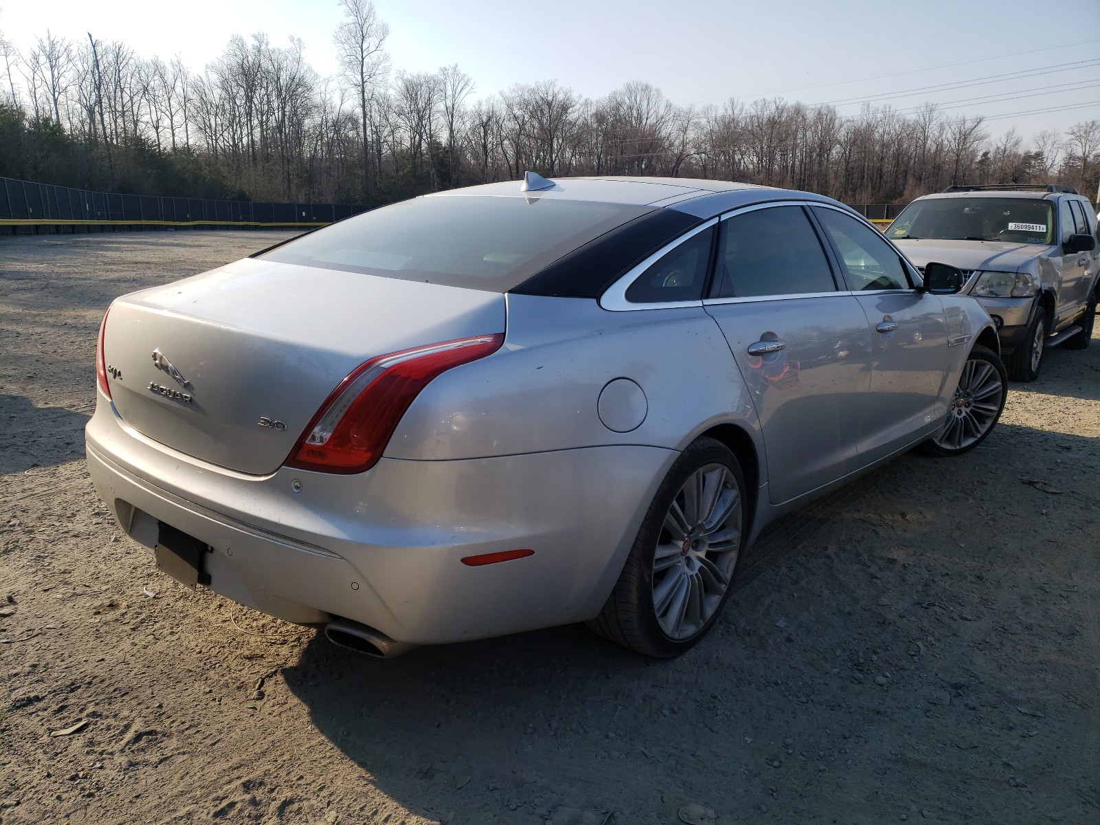 Photo 3 VIN: SAJWA2GZXF8V85060 - JAGUAR XJL PORTFO 