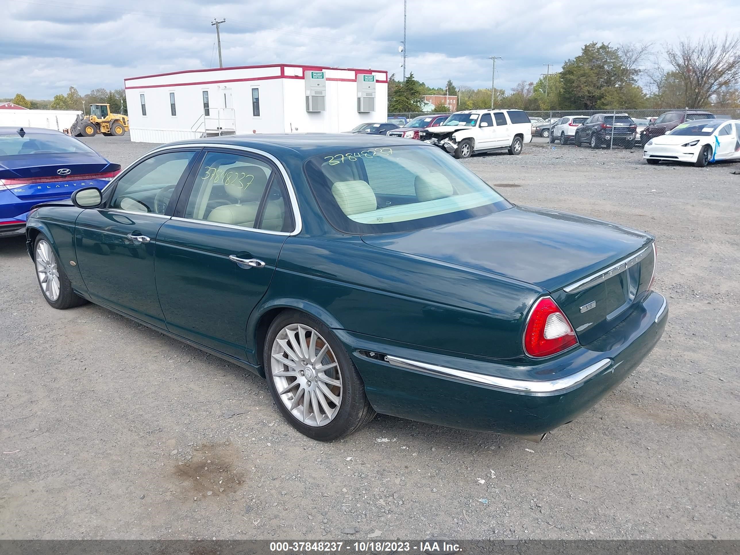 Photo 2 VIN: SAJWA71B06SH04460 - JAGUAR XJ 