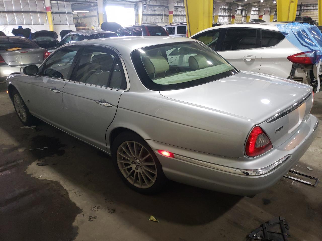 Photo 1 VIN: SAJWA71B37SH17236 - JAGUAR XJ 