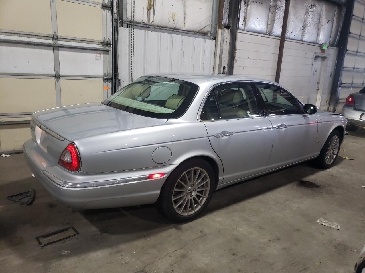 Photo 2 VIN: SAJWA71B37SH17236 - JAGUAR XJ 